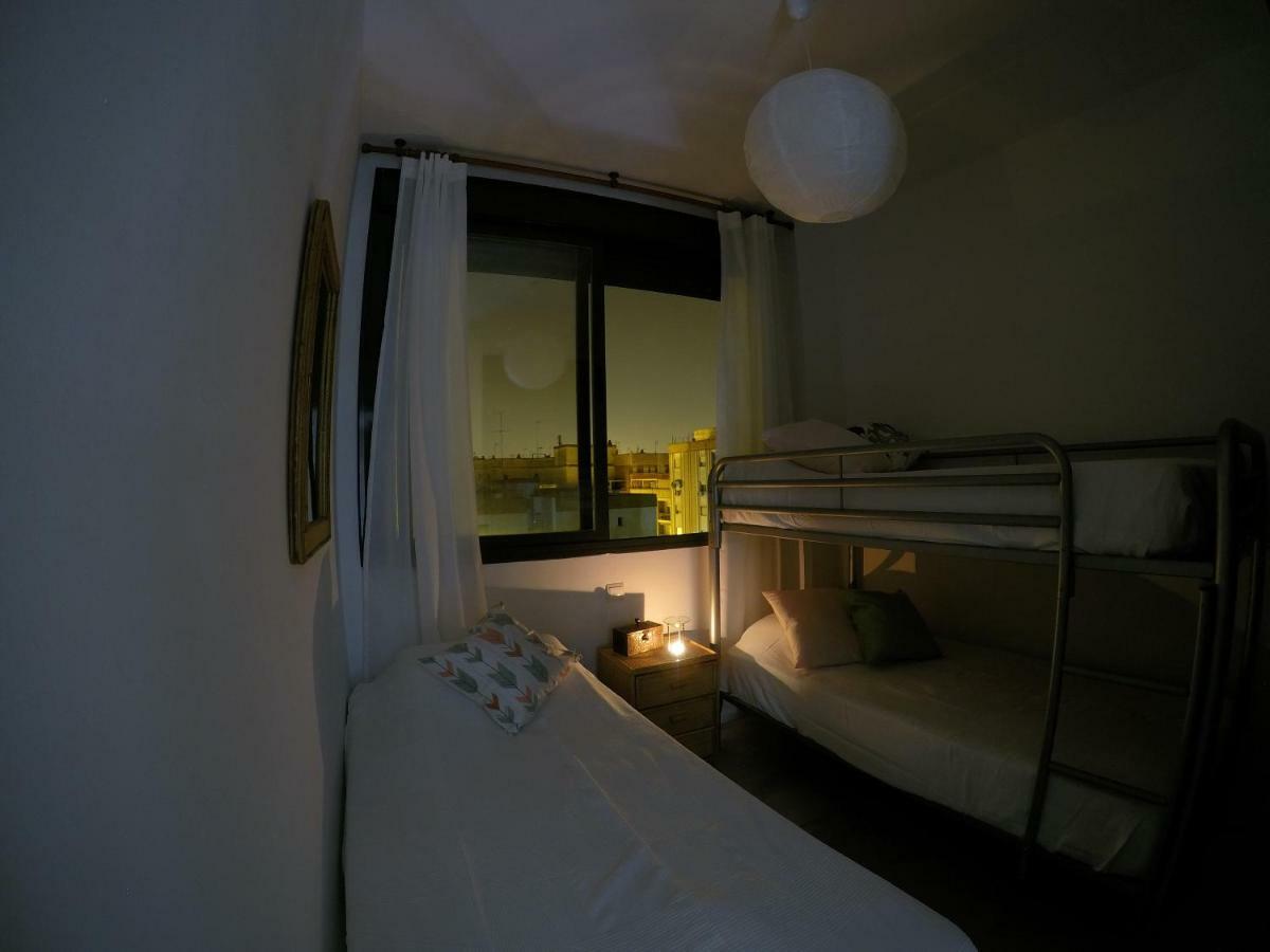 The Best Hostelito! Free Parking เซบีญา ภายนอก รูปภาพ